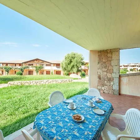 1 Bedroom Amazing In Apartment Golfo Aranci